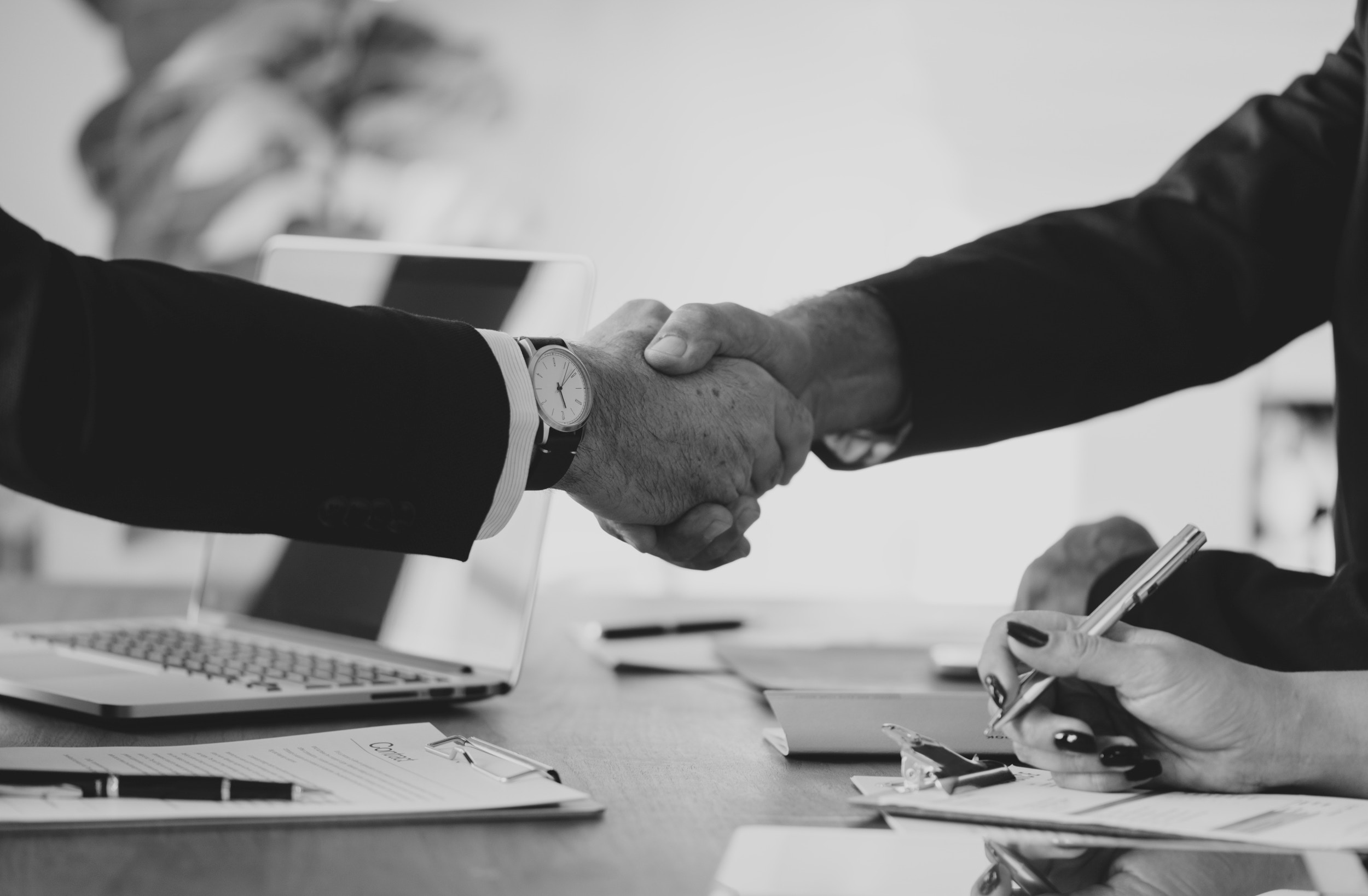 handshake-black-and-white-image